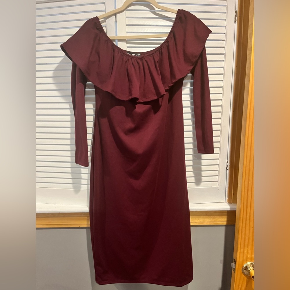 Rue 107 - 2X - Off the shoulder detail with long sleeves-midi-wine color